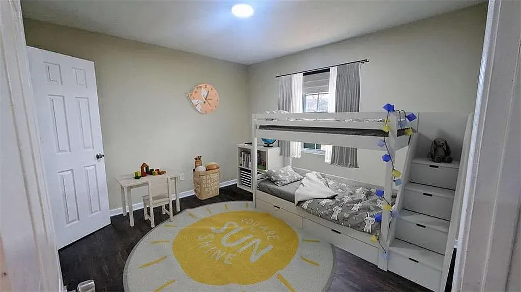 4 bed, 1200 sqft, $700 — Photo 3