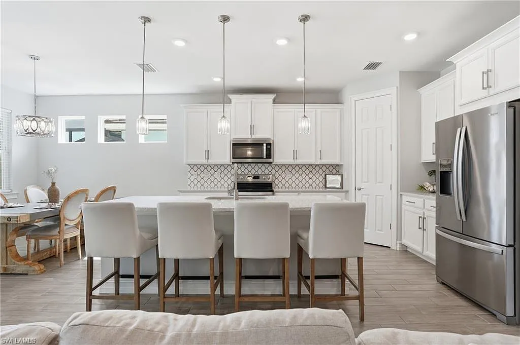 3 bed, 4.0 bath, 2256 sqft, $4,500 — Photo 2