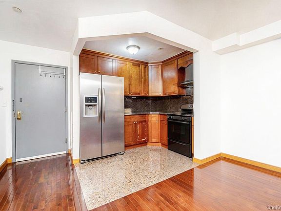 4th image of 14118 Cherry Avenue #2C