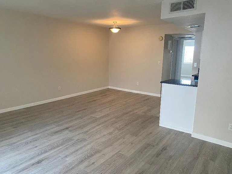 740 W Elm St #257 — Photo 15