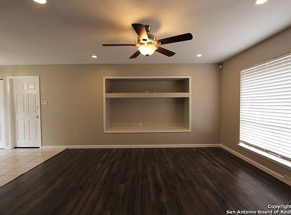 5th image of 5947 Cliff Rock Dr