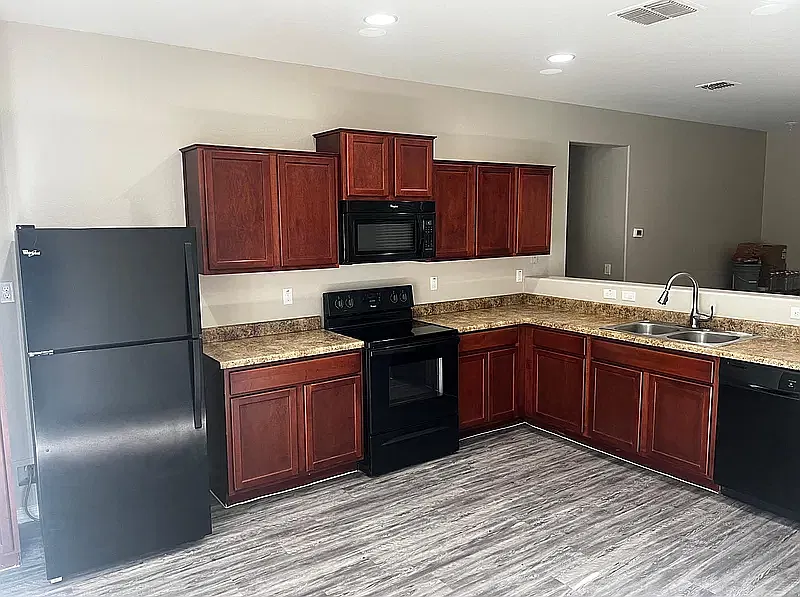 3 bed, 1134 sqft, $1,525 — Photo 2