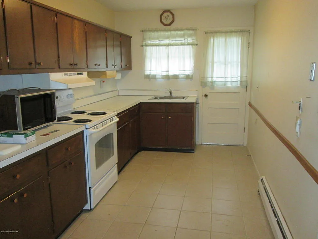 2220 Mount Hood Ln photo 1