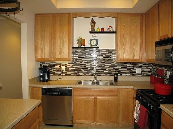 4th image of 47 Greenhedge Cir