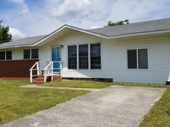 2709 Edwards Ave, Spring Lake, NC 28390