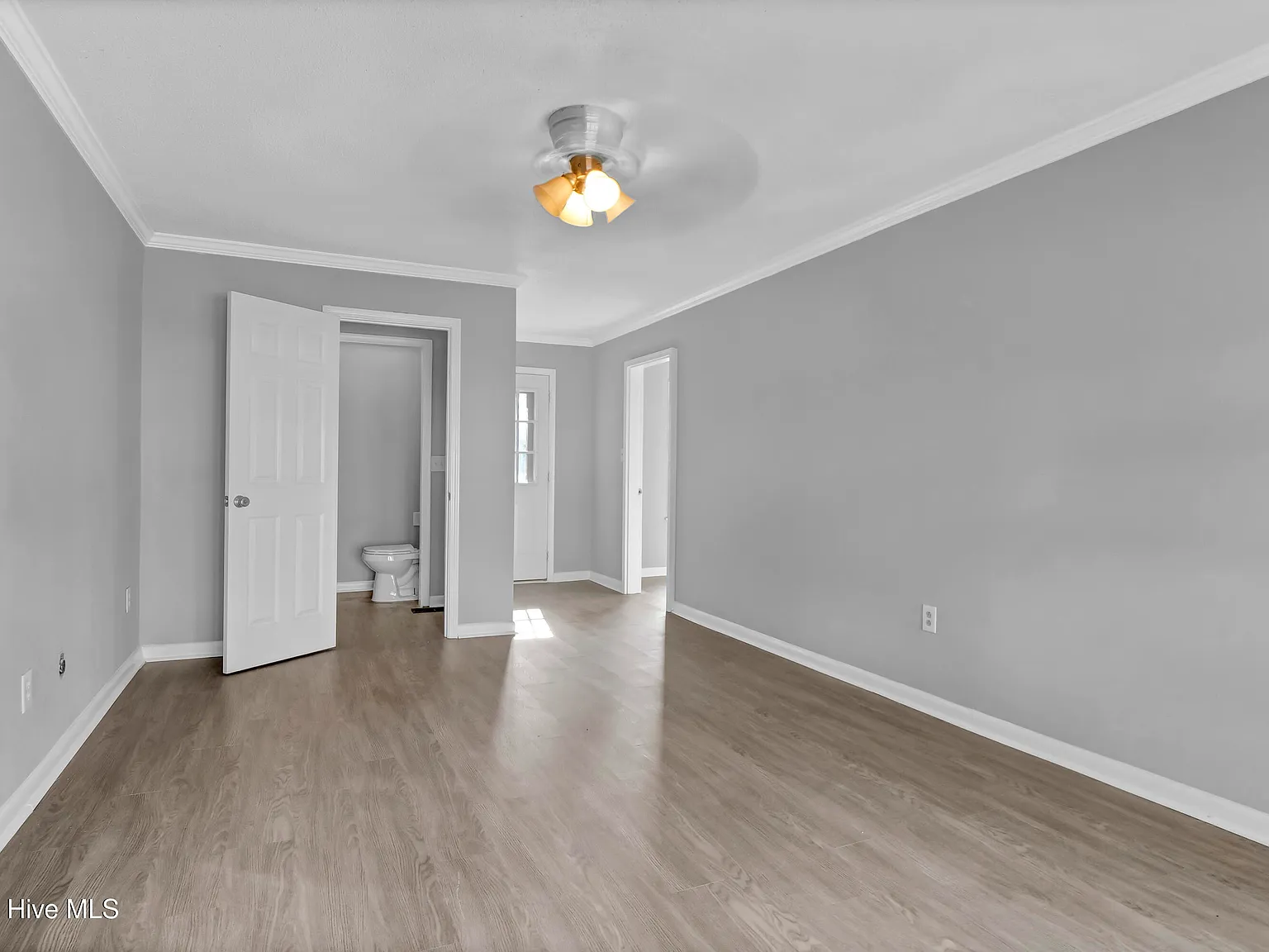 3 bed, 2.0 bath, $2,500 — Photo 4