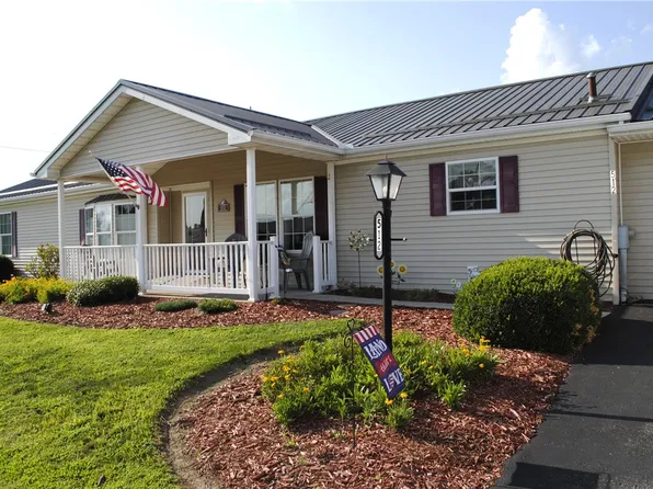 512 Chicory Ln, Mount Pleasant, PA 15666
