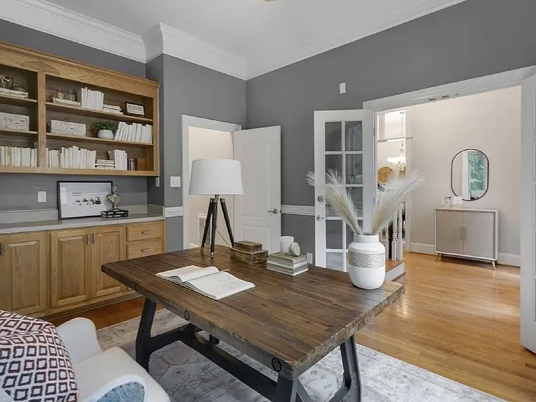 5909 Greenevers Dr — Photo 4