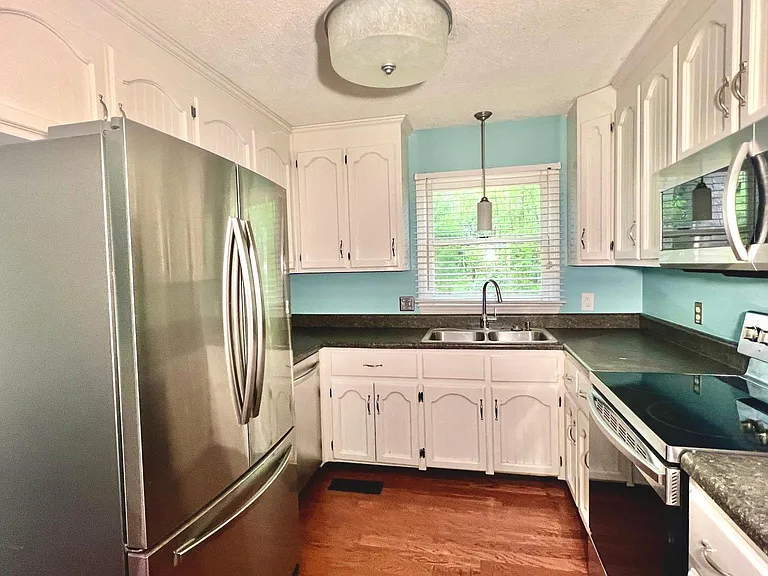 208 Timberlake Dr — Photo 15