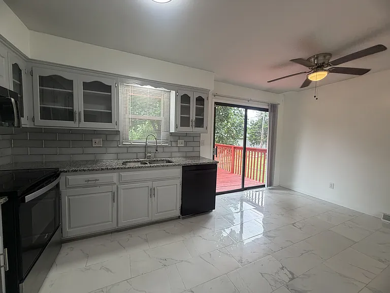 1208 S Mayview Ave — Photo 8