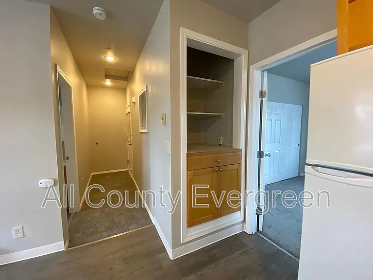 828 Broadway Ave #A — Photo 4