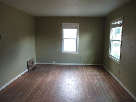 2nd image of 510 W 1st St