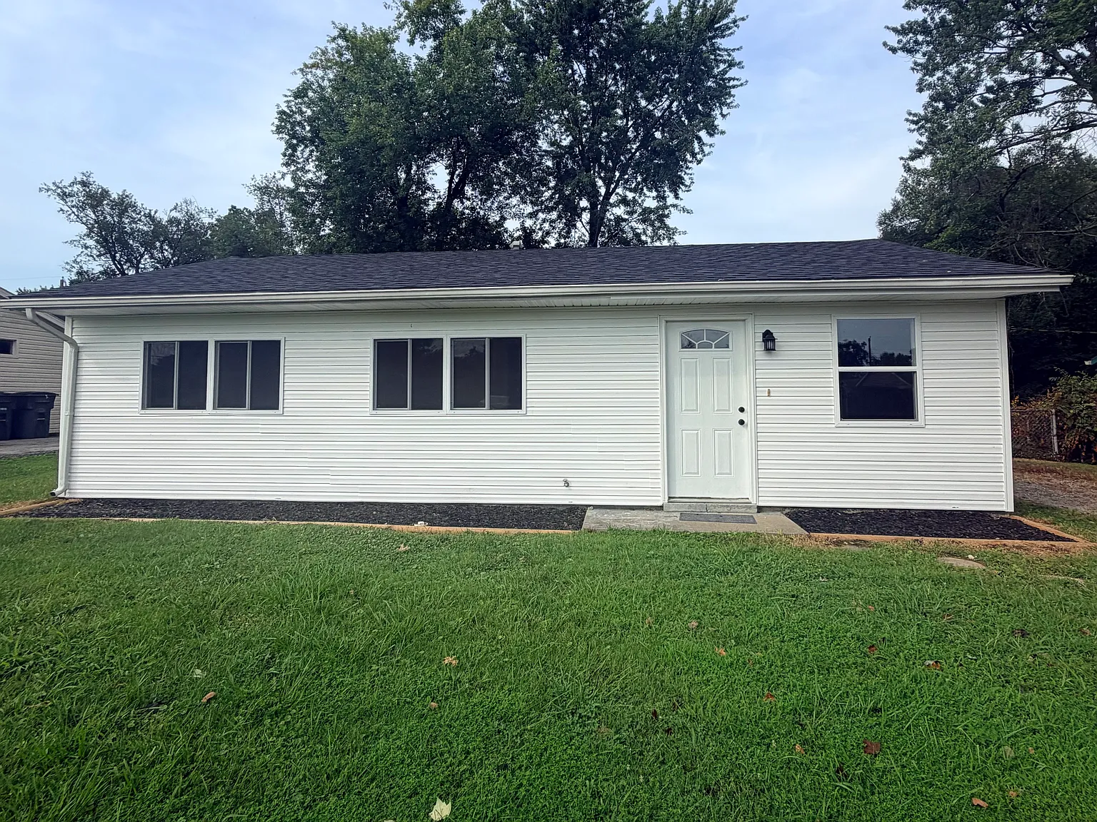 3 bed, 864 sqft, $1,700 — Photo 1
