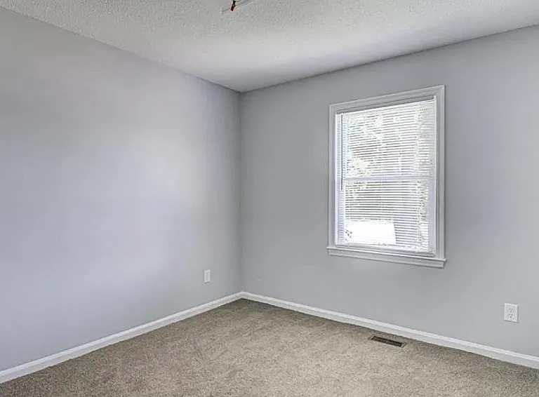 409 W Vandalia Rd — Photo 14