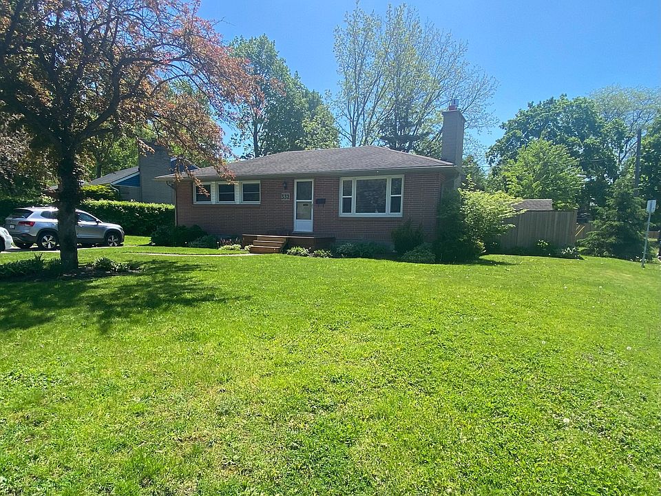 1st image of 332 Ridgewood Cres