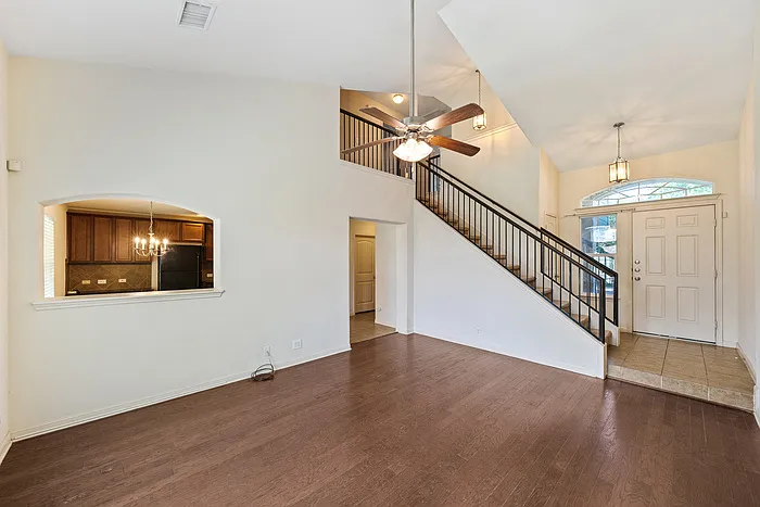 2021 Nestlewood Dr — Photo 2