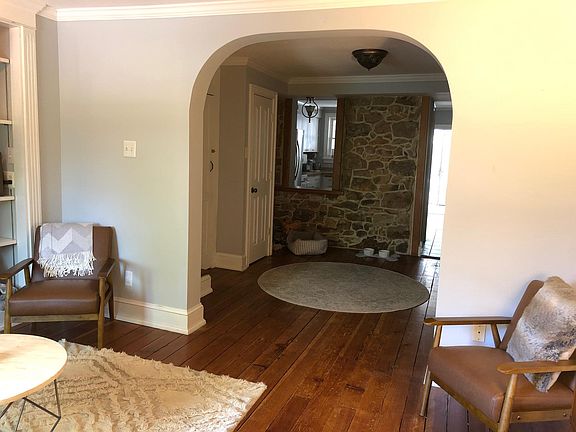 3rd image of 13 Mill St