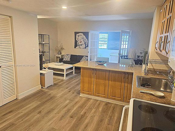 4th image of 825 Brickell Bay Dr APT 1249