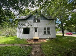 310 Oak St, Waupaca, WI 54981