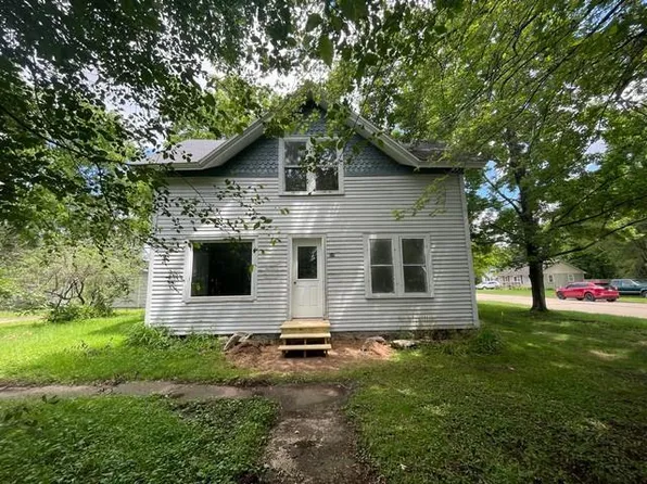 310 OAK STREET, Waupaca, WI 54981