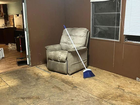 2nd image of 200 N Pine St Trailer 19