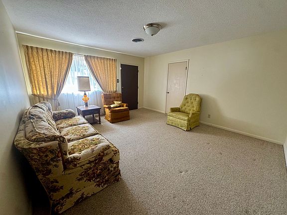4th image of 130 Spring St