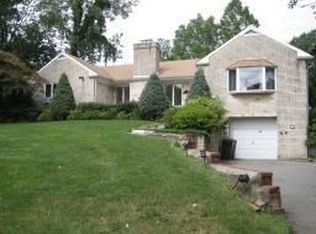 27 Houston Rd, Little Falls, NJ 07424