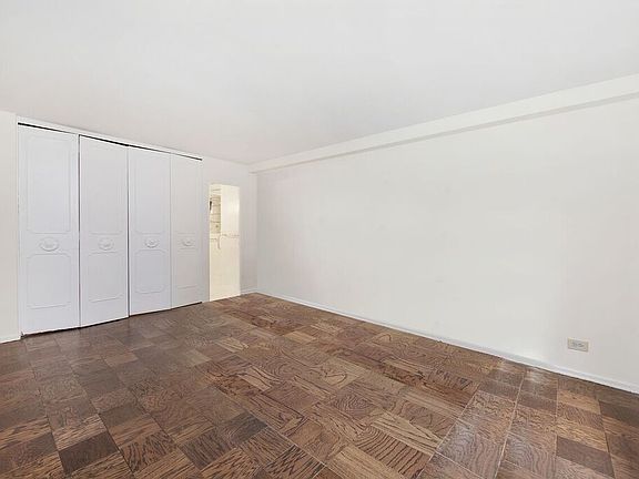 5th image of 301 E 40th St #5D