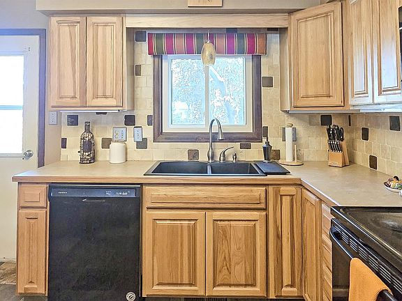 3rd image of 4403 Comanche Dr