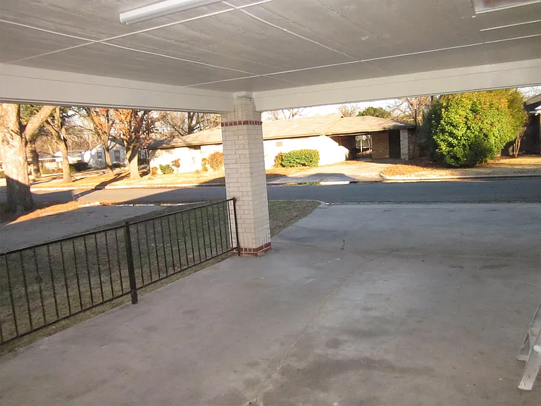 121 N Hamilton St — Photo 13