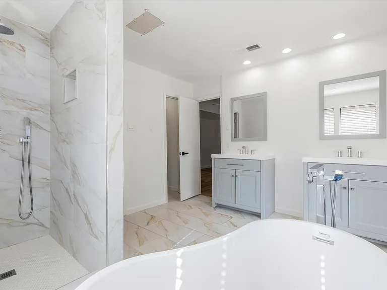 17003 Davenport Rd — Photo 24