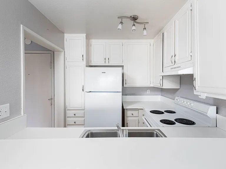 6924 Hyde Park Dr #107 — Photo 7