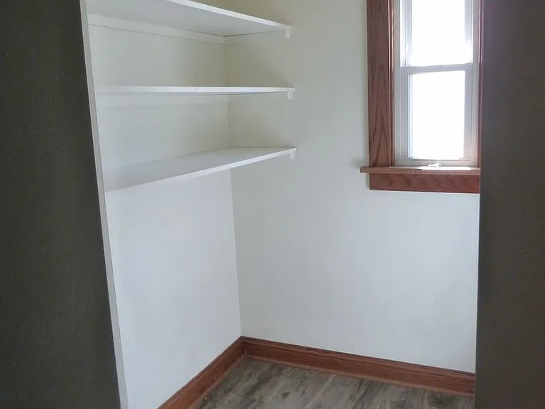 426 E Smith St — Photo 8