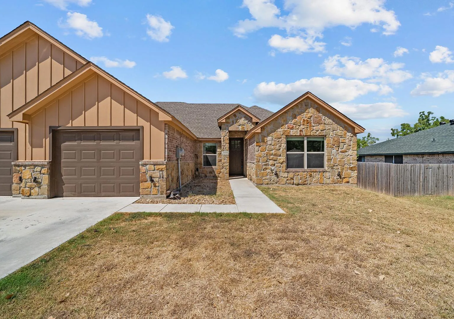 220 St Charles Dr - B — Photo 1