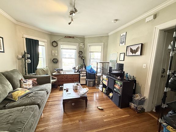 4th image of 81 Florence St #U1