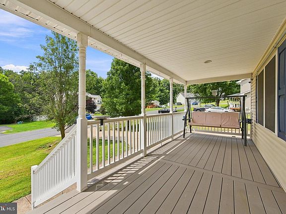 2nd image of 115 Baer Oak Dr