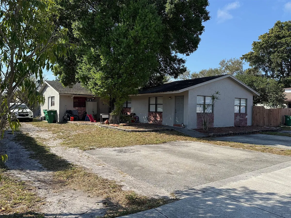 Building Photo - 6140 SW 43rd St