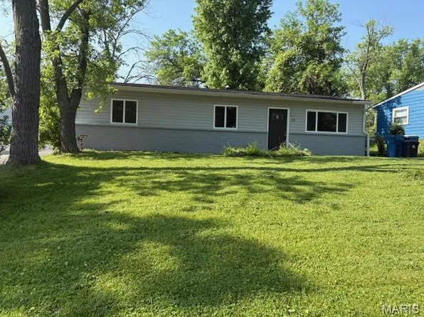 285 Ramsey Ln, Ballwin, MO 63021
