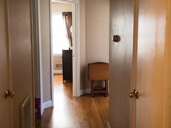 4th image of 4628 Oakdale Dr