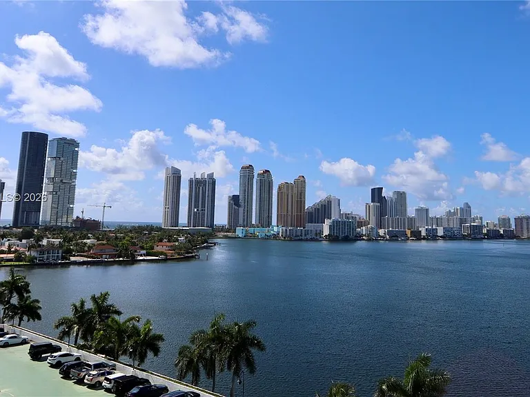 3600 Mystic Pointe Dr #1115 — Photo 32