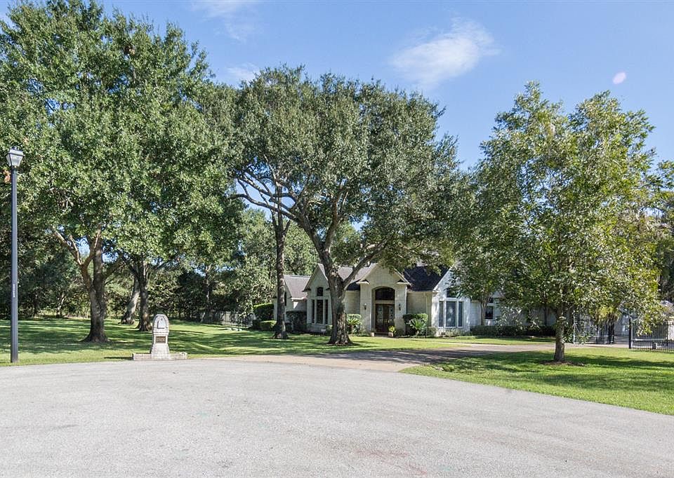 1st image of 2026 E Deerwood Dr