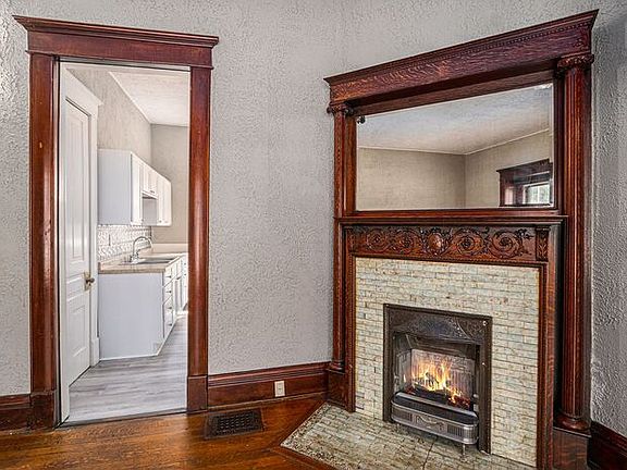 4th image of 323 Woodward Ave #2
