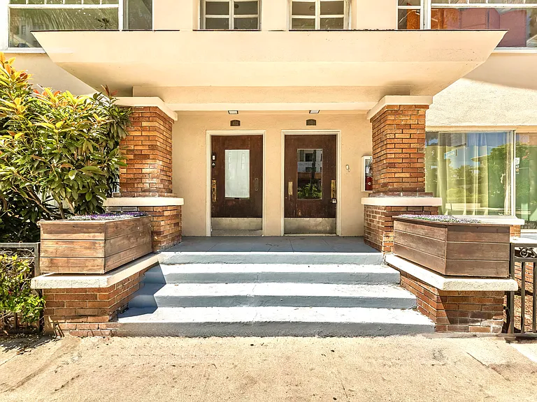 841 E Ocean Blvd — Photo 39
