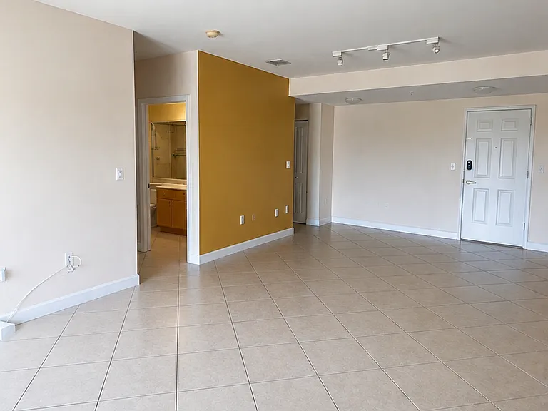 2280 SW 32nd Ave #508 — Photo 2