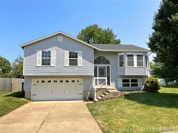 4 Sassafras Ct, Saint Charles, MO 63303