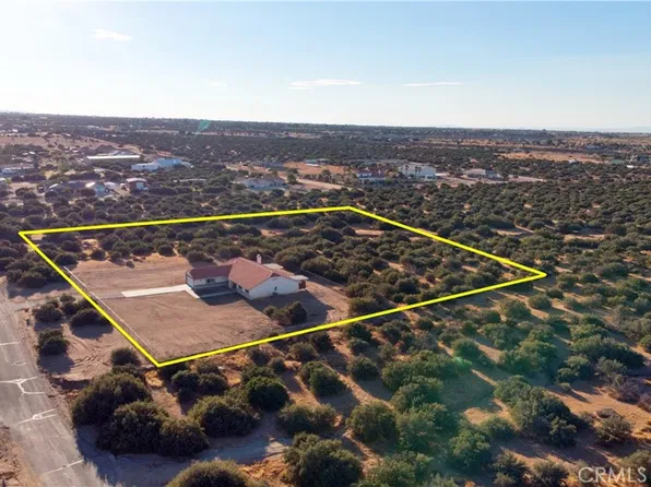 9352 Cedar St, Phelan, CA 92371