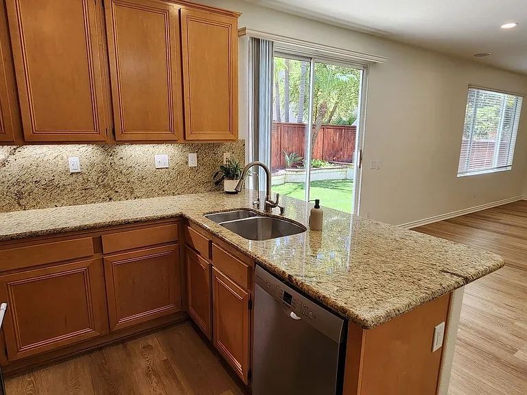26 Anglesite — Photo 12