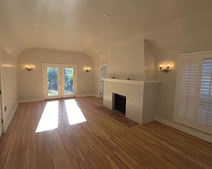 418 S Roxbury Dr — Photo 5