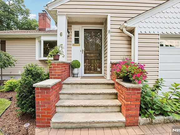 3rd image of 6 Garden Ct