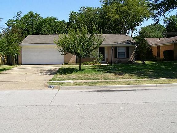 2nd image of 622 Cambridge Dr